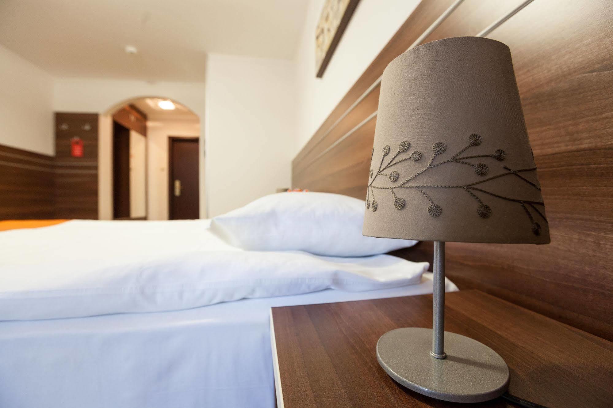 Hotel Nelisse Bükreş Dış mekan fotoğraf