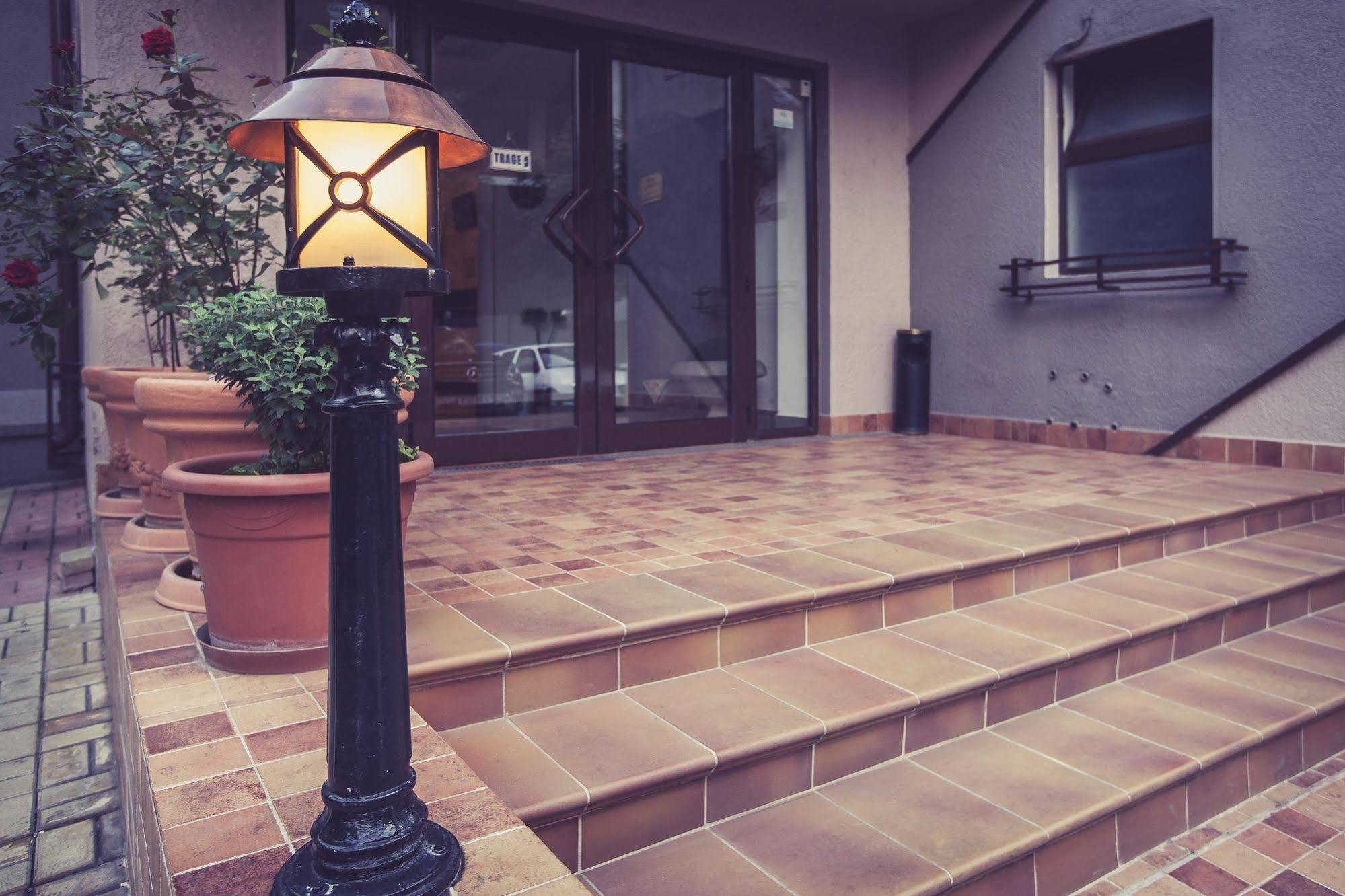 Hotel Nelisse Bükreş Dış mekan fotoğraf